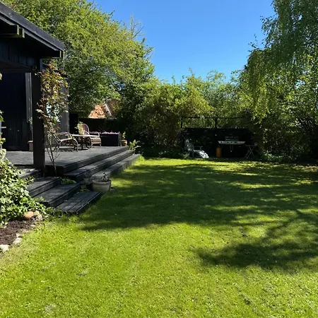 5 Min From The Water's Edge Semesterbostad *