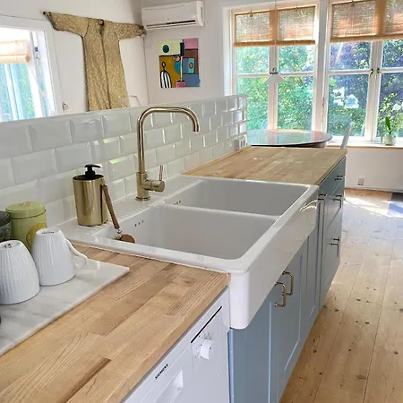 5 Min From The Water's Edge *