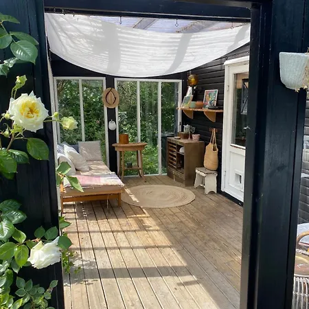 5 Min From The Water's Edge * Strøby Ladeplads