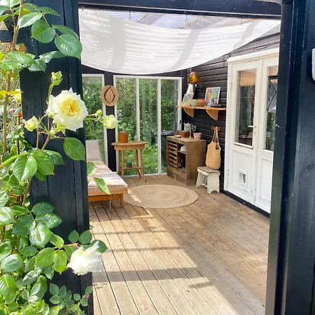 5 Min From The Water's Edge * Strøby Ladeplads